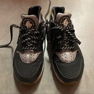 Nike Huarache Womens Size US 7